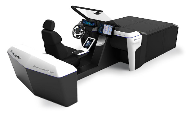 東京オートサロン2017のパイオニアブース（ホール10）に展示される「コンセプト・コックピット」