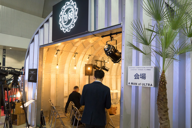 「M78×86」GARAGEにてお披露目された。ガレージ・ワンが輸入するアメリカンスチールスパンを使った独特な形状のガレージ