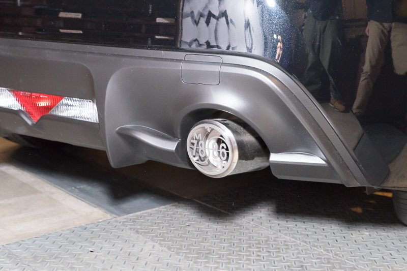 マフラーエンドにも装飾が施されている。簡単に取り外すこともできる