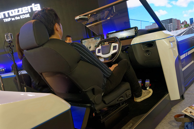 自動運転に切り替わり、運転席がリクライニングする