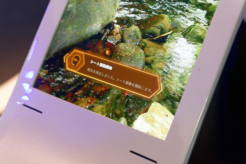 眠気を検出（したと想定）。3つの画面それぞれに警告が表示される