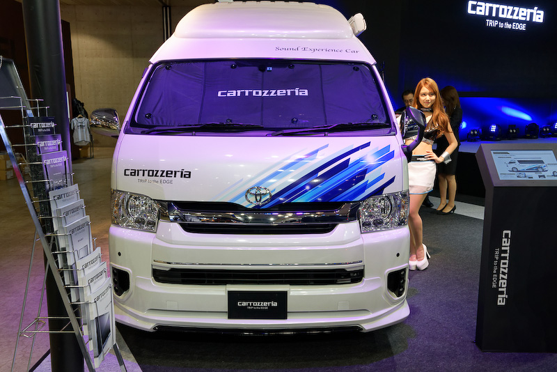 トヨタ ハイエース スーパーハイルーフを改造した移動式スタジオ