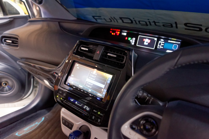 センターコンソールとコマンダー