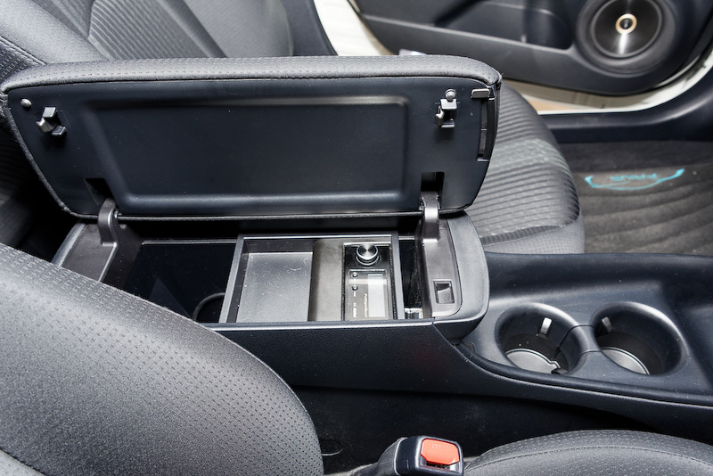 センターコンソールとコマンダー