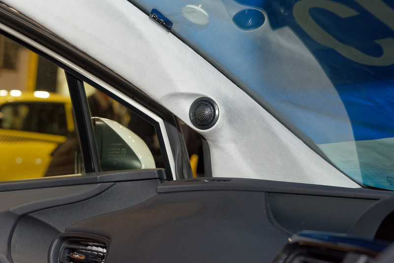 車両前方に設置されたツイーター