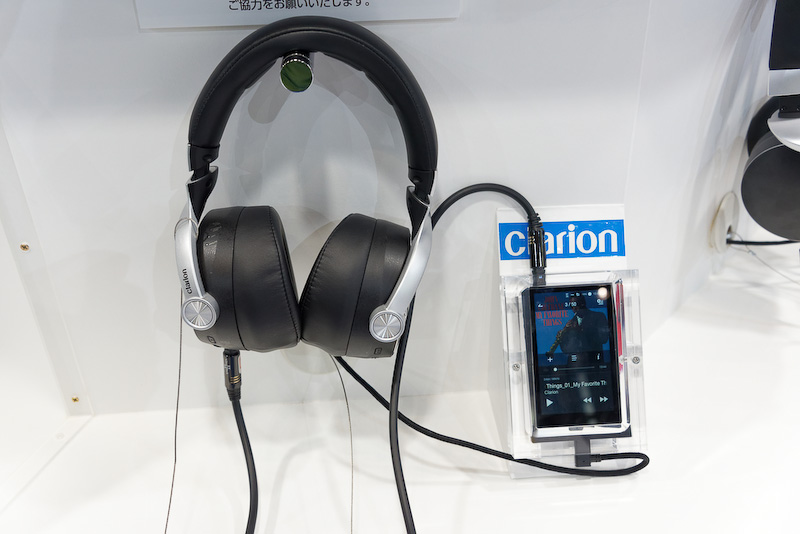 光デジタルケーブルでDAP（デジタルオーディオプレーヤー）と接続している