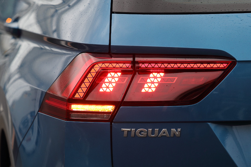 スモークがかったテールランプ（LED）は「TSi Highline」「TSi R-line」に標準