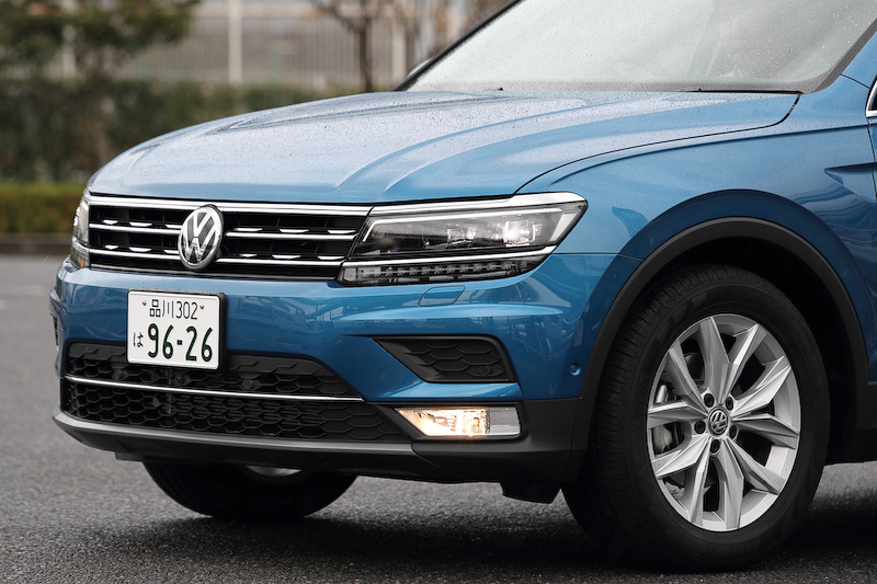 フロントまわりは、ラジエターグリルとヘッドライトを水平にレイアウトし、幅広さを強調したデザインに変更。LEDヘッドライトは「TSi Highline」に標準装備、フォグランプは全車標準装備