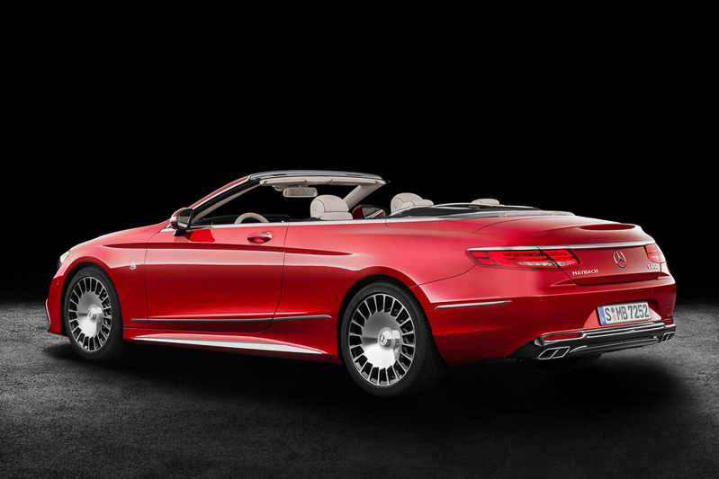 専用品となる20インチの鍛造アルミホイールを装着