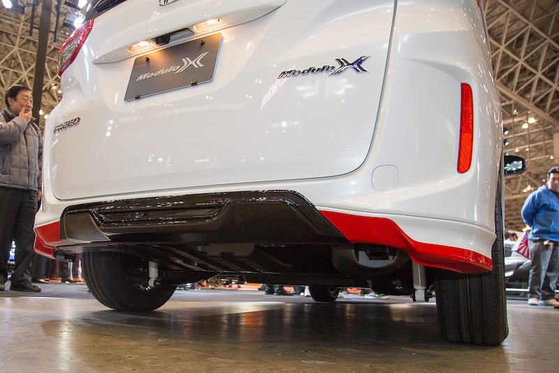 赤い差し色は空気の流れのよさを表す意味も含まれる。空力的に重要な部分に入れられている