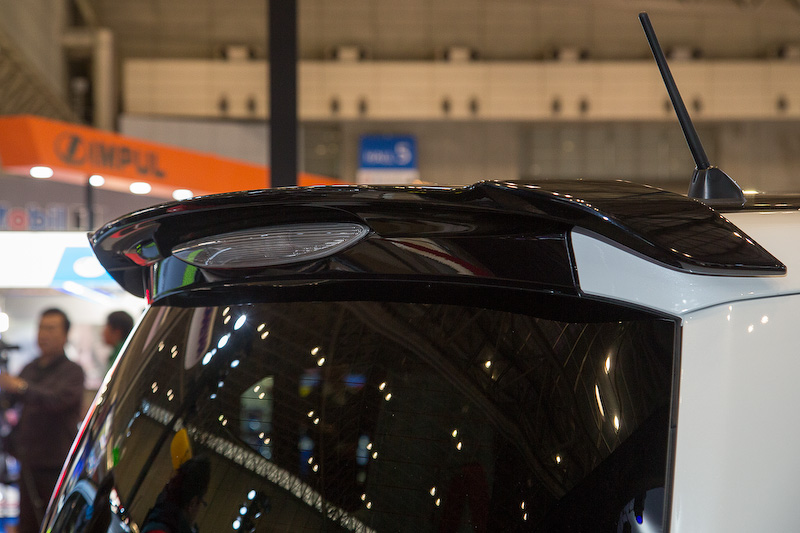 テールゲートスポイラーとサイドスカートは、すでに発売されているホンダアクセス製のオプション品。FREED Modulo X Concept向けに開発されたエアロパーツは、これらのオプションパーツとのバランスも取られている