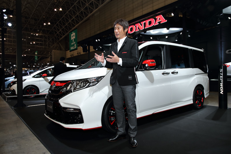 ブースの解説は株式会社ホンダアクセス 商品企画部 兵庫康博氏にお願いした。今回のブースではModulo Xブランドの統一感を出しているという