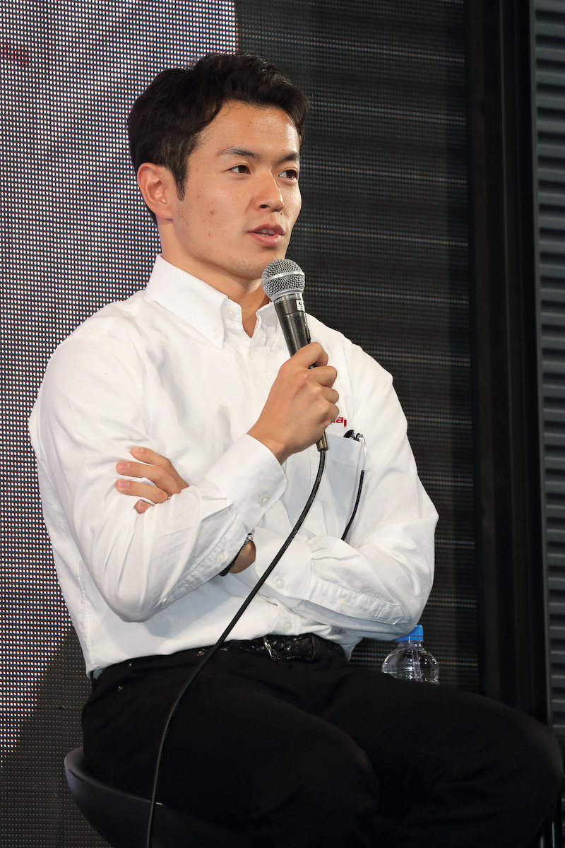 今シーズンの意気込みを聞かれた山本選手からは、「昨年は1勝もできずに終わったので、今年はまずは1勝できるように伊沢選手とともに頑張っていきます」とコメント