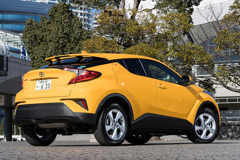 ガソリン車のC-HR S-T（イエロー）