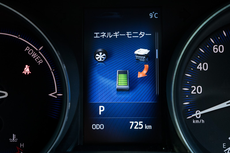 4.2インチTFTのカラーマルチインフォメーションディスプレイにはハイブリッドシステムも作動状況やGモニターなど多彩な情報表示が可能