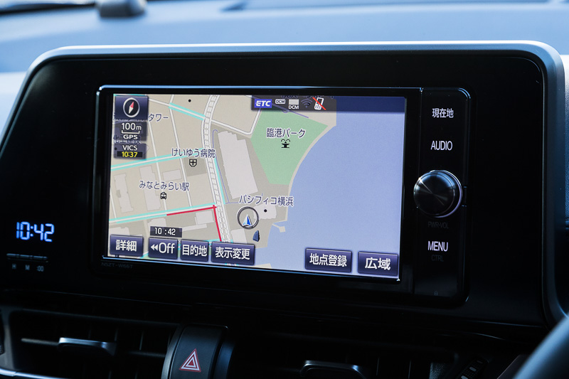 標準仕様は全車オーディオレス。写真の7型VGAディスプレイ仕様のほか、9型HDディスプレイ仕様など3種類のカーナビをディーラーオプション設定している