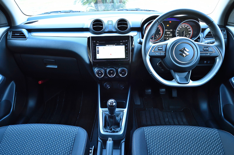 RS 5速MT車のインパネ