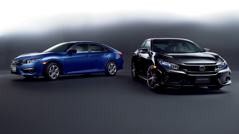 シビック セダン プロトタイプモデル（左）、シビック ハッチバック プロトタイプモデル（右）
