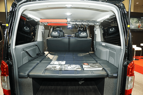 超限定　ゴールドカラー ZETA NV350 ブラック バッファロー フィッシングショー OSAKA 2017】日産、ブラックバッファロー号仕様の