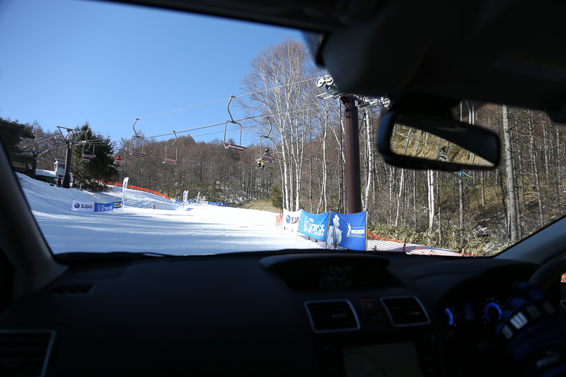 車内からの眺め。下りの光景はなかなか雄大