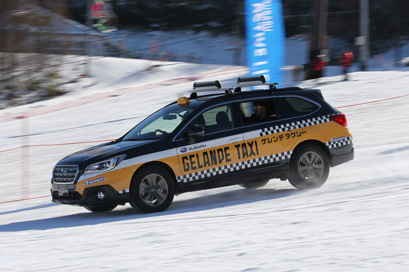 こちらはコントロール能力が試される下りのシーン。安定してゲレンデを駆け下りていた