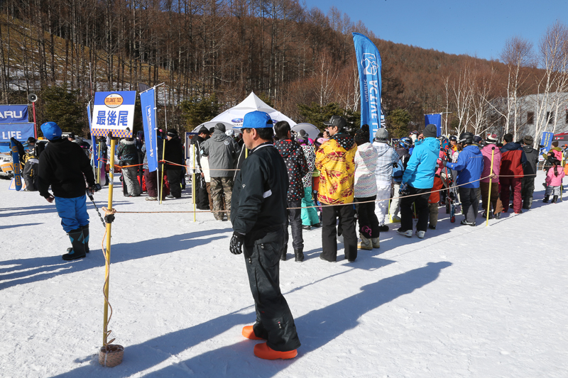 午後の会が始まった直後の写真。約150名以上の列ができるほどの人気となっていた