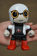 トヨタ、「KIROBO mini」の先行販売を4月頃に延期 - Car Watch