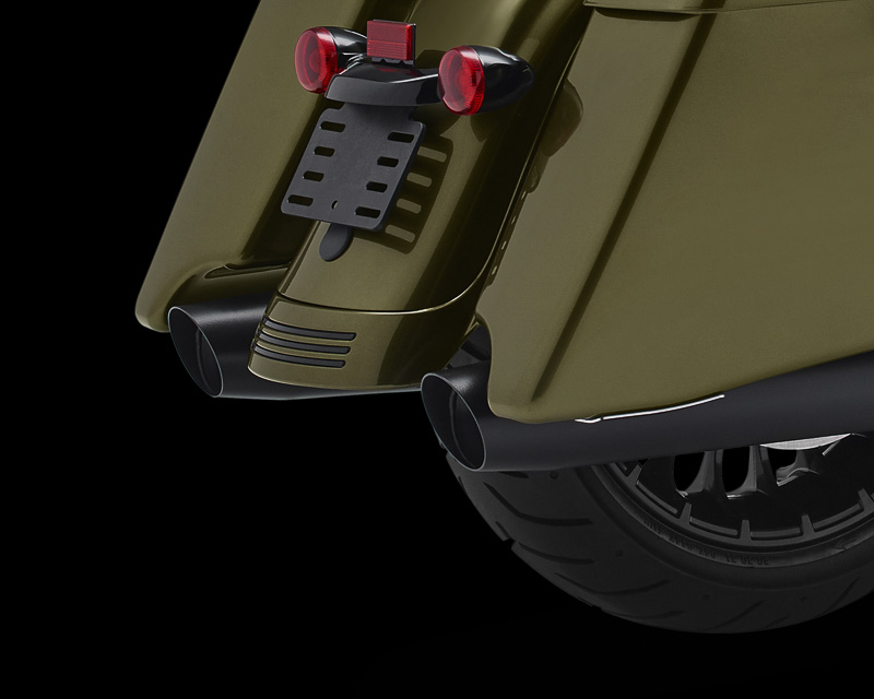 エンジンガード、ハンドルバーとハンドコントロール、ミラー、ターンシグナル、エンジンカバー、エアクリーナーカバー、マフラー、エキゾーストシールドを全てブラック仕上げとした