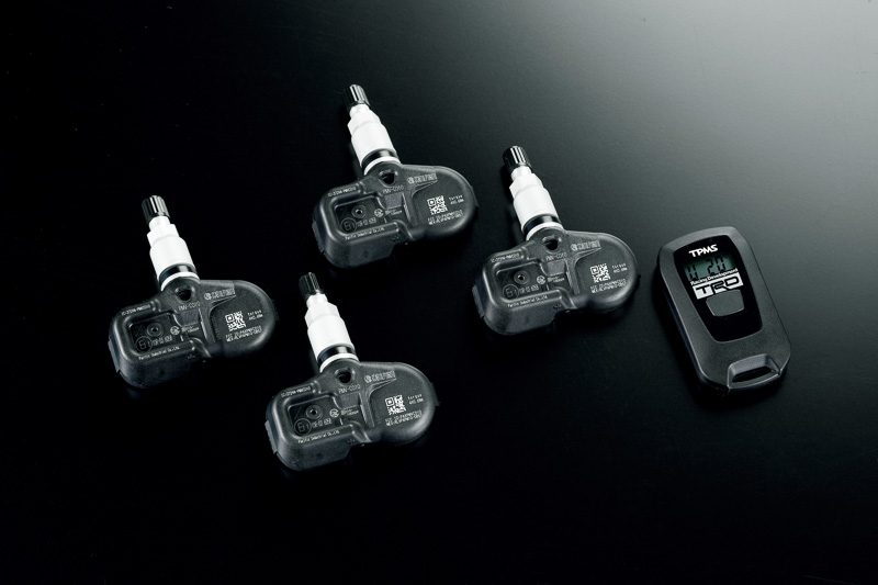 タイヤ空気圧・温度デジタルゲージ：2万8000円（税別）