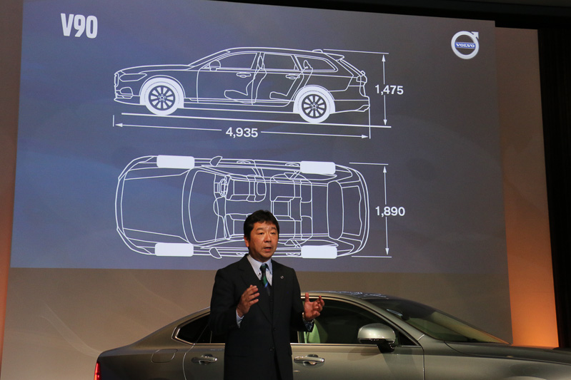 全長は5.0m未満、全幅は先代モデルとなる「S80」や「V70」と同じレベルとなっており、既存モデルのユーザーにとって乗り替えやすいサイズであることをアピール