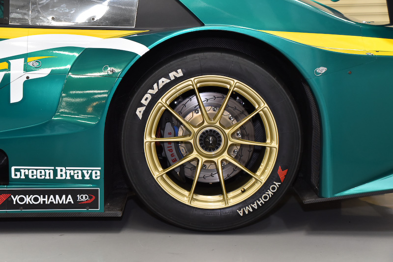 マザーシャシーをベースにしているマークX MC。エンジンはGTAが供給するV型8気筒4.5リッターを搭載。タイヤは横浜ゴムをチョイス