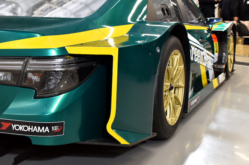 マザーシャシーをベースにしているマークX MC。エンジンはGTAが供給するV型8気筒4.5リッターを搭載。タイヤは横浜ゴムをチョイス