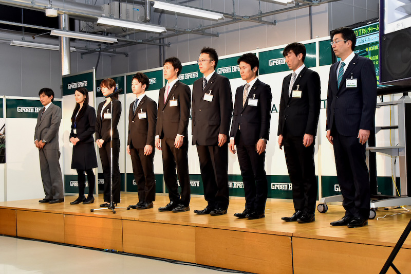 モータースポーツ活動に携わる埼玉トヨペットGreen Braveのスタッフ