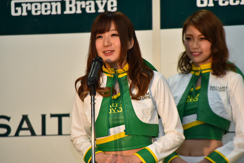 埼玉トヨペットサポーターズの3人。レース会場やイベントなどで埼玉トヨペットを盛り上げる