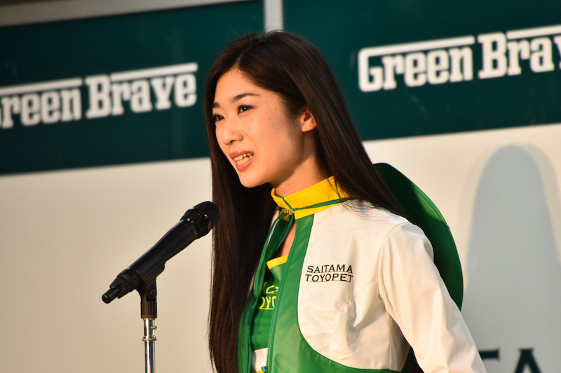 埼玉トヨペットサポーターズの3人。レース会場やイベントなどで埼玉トヨペットを盛り上げる