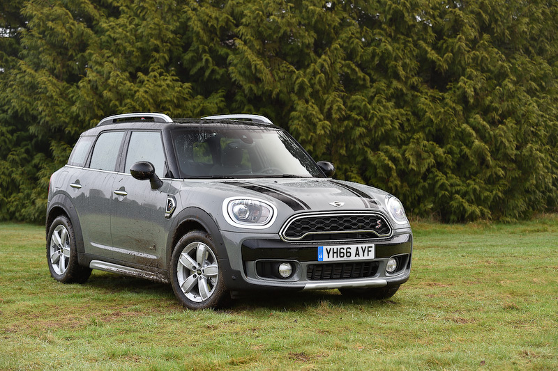 新型「MINI クロスオーバー」のボディサイズ（MINI クーパー D クロスオーバー）は4315×1820×1595mm（全長×全幅×全高）、ホイールベース2670mm