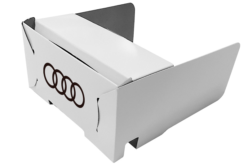 会場でアンケート回答者に数量限定でプレゼントされる「Audi VRスコープ」