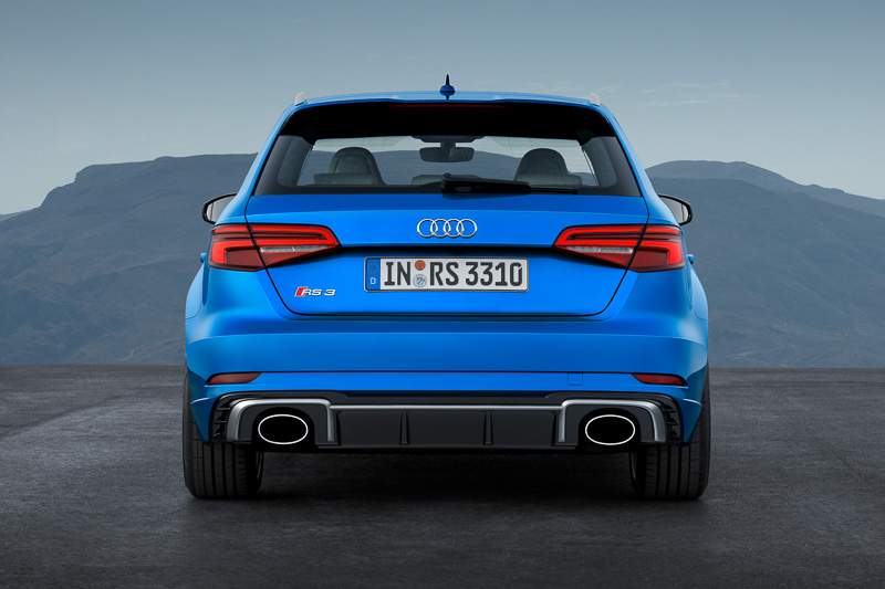 新型「RS 3 スポーツバック」