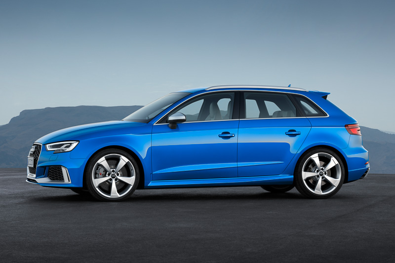 新型「RS 3 スポーツバック」