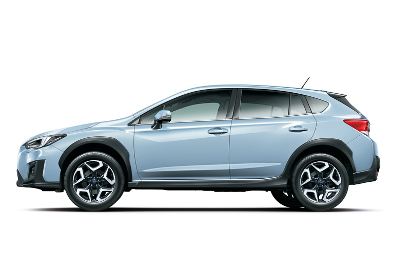 新採用の「クールグレー・カーキ」