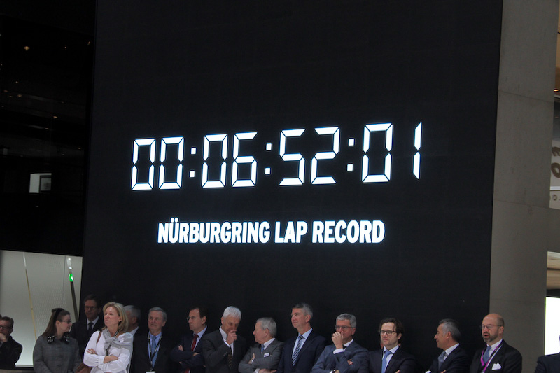 ニュルブルクリンク ノルトシュライフェ（北コース）で量産車として世界最速となる6分52秒01のラップタイムを記録
