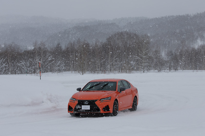 圧雪ハンドリングコースでGS Fなどを試乗