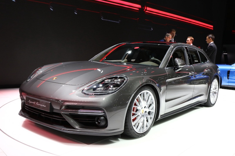 ワールドプレミアされたパナメーラ スポーツツーリスモ。ボディサイズは5049×1937×1428mm（全長×全幅×全高）で、ホイールベースは2950mm