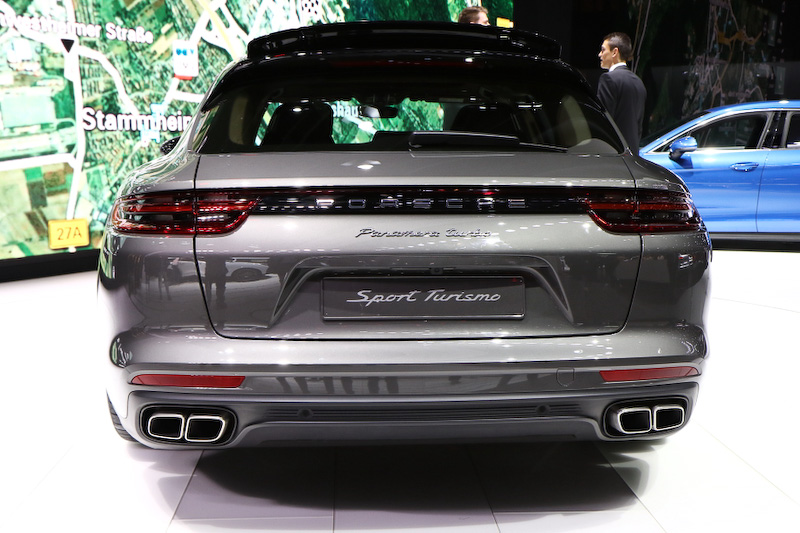 ワールドプレミアされたパナメーラ スポーツツーリスモ。ボディサイズは5049×1937×1428mm（全長×全幅×全高）で、ホイールベースは2950mm