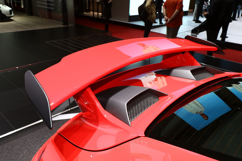 ワールドプレミアされた新型911 GT3。「911 カレラS」に対して車高は25mm低く設定されている。ドイツでは5月中旬に発売される予定で、価格は15万2416ユーロ