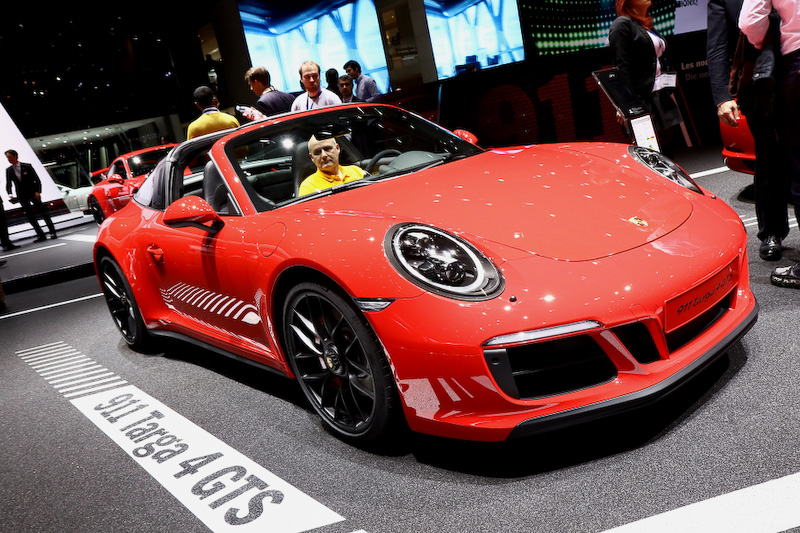 911のラインアップを拡張するGTSモデルも発表された。エンジンは新開発された3.0リッターターボで、先代モデルを20PS上まわる331kW（450PS）を発生。トランスミッションは7速MTが標準で装備され、オプションでPDKを選択することも可能。モデルバリエーションは、911 カレラGTSと911 カレラ4 GTSのクーペとカブリオレ、911 タルガ4 GTSの5タイプ