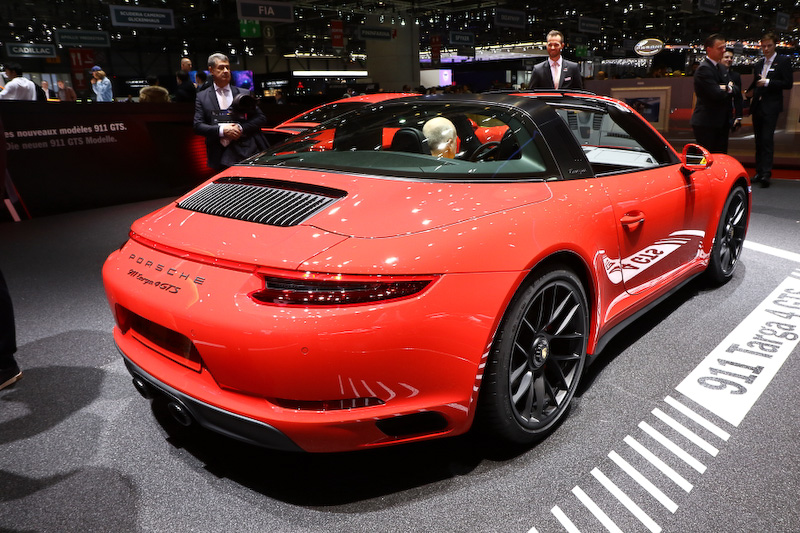 911のラインアップを拡張するGTSモデルも発表された。エンジンは新開発された3.0リッターターボで、先代モデルを20PS上まわる331kW（450PS）を発生。トランスミッションは7速MTが標準で装備され、オプションでPDKを選択することも可能。モデルバリエーションは、911 カレラGTSと911 カレラ4 GTSのクーペとカブリオレ、911 タルガ4 GTSの5タイプ