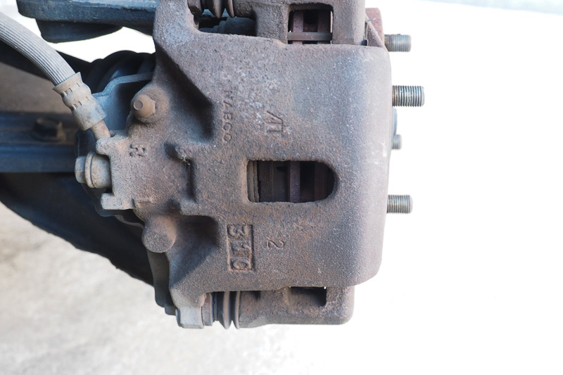 フロントのディスクブーキをチェック。パッド、ローターとも問題なし