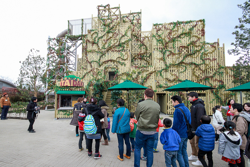 プレイベントとして招待されたファミリー。子供たちはすでに興奮気味？