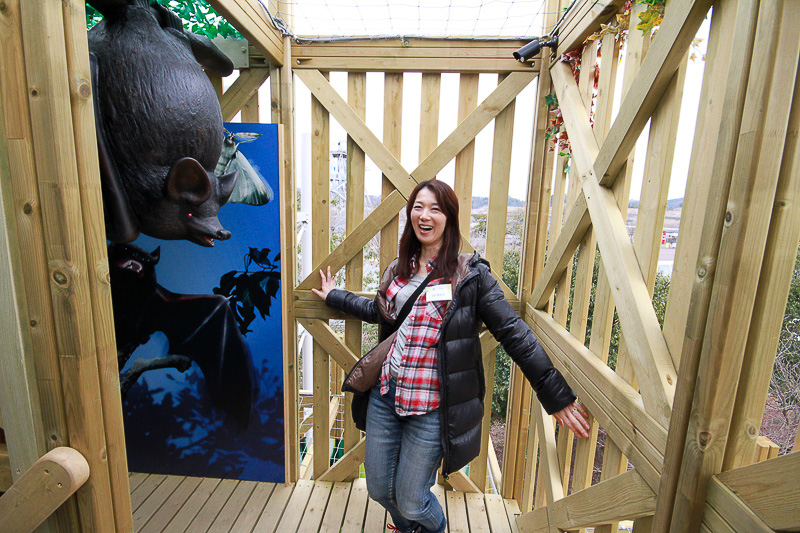 パズルのような扉を抜け、こわ～いコウモリやヘビの脇を抜け、ゴールを目指す